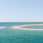 Traversée vers la plage où le mariage aura lieu par Tianaina